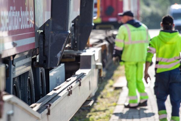 Als Umschlagarbeiter oder-helfer, Gabelstaplerfahrer oder Lkw-Fahrer sorgst Du bei uns dafür, dass Waren und Güter aller Art von und auf die Schiffe umgeschlagen werden.